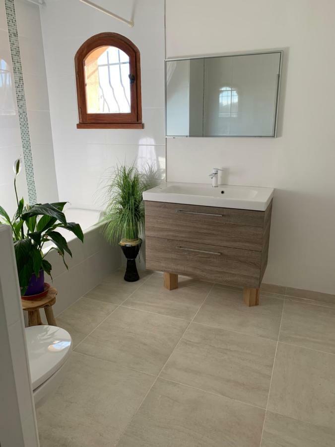 Bed & Breakfast Les Lillas Saint-Jeannet  エクステリア 写真